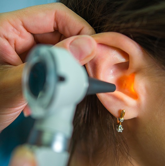 Tendez l’oreille, les aides auditives